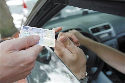 R. Šimašius: „Vairuotojo pažymėjimas Lietuvoje turėtų prilygti pasui ar asmens tapatybės kortelei“